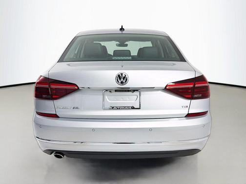 2018 Volkswagen Passat 2.0T SEL Premium