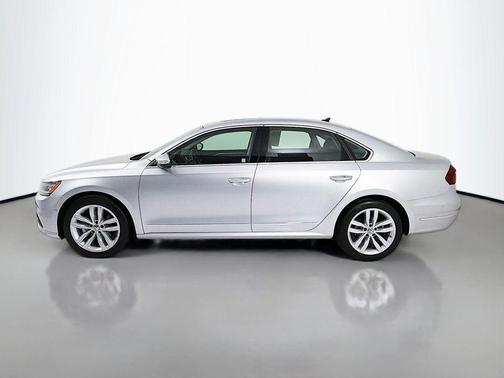 2018 Volkswagen Passat 2.0T SEL Premium