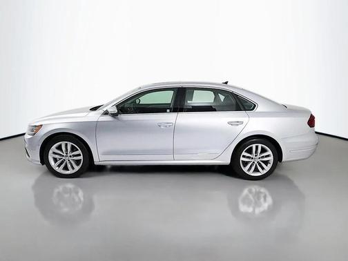 2018 Volkswagen Passat 2.0T SEL Premium