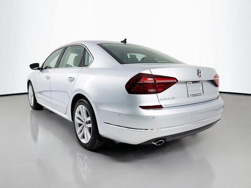 2018 Volkswagen Passat 2.0T SEL Premium