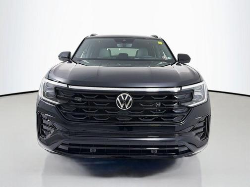 deep black pearl 2026 Volkswagen Atlas Cross Sport 2.0T SEL