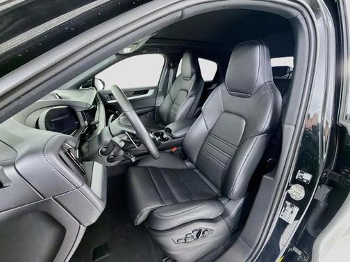 Chromite Black Metallic 2026 Porsche Cayenne Cayenne S E-Hybrid