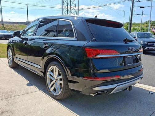 2025 Audi Q7 55 Premium Plus