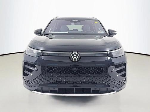 deep black pearl 2026 Volkswagen Tiguan 2.0T SEL R-Line 4MOTION