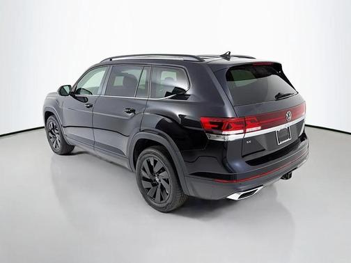 Deep Black Pearl 2026 Volkswagen Atlas 2.0T SE w/Technology 4MOTION