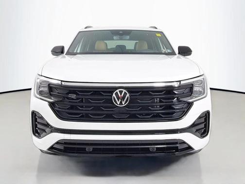 opal white pearl 2026 Volkswagen Atlas Cross Sport 2.0T SEL