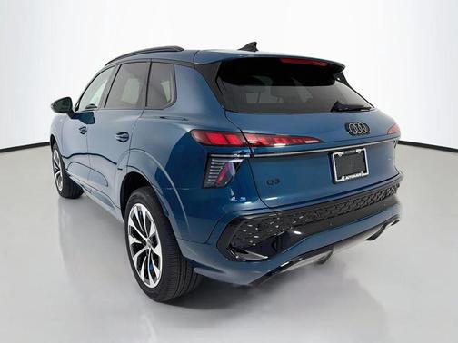 Malpelo Blue Metallic 2026 Audi Q3 TFSI quattro S tronic