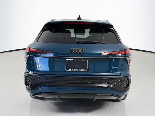 Malpelo Blue Metallic 2026 Audi Q3 TFSI quattro S tronic