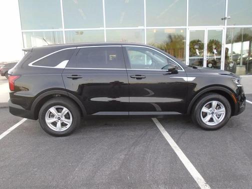 2022 Kia Sorento LX