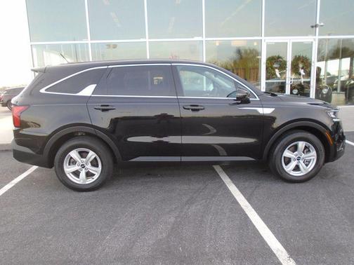 2022 Kia Sorento LX