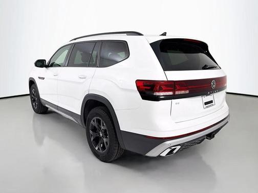 Opal White Pearl 2026 Volkswagen Atlas Peak Edition