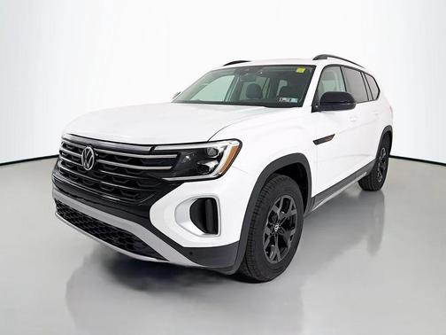 Opal White Pearl 2026 Volkswagen Atlas Peak Edition