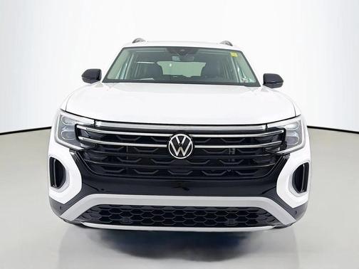 Opal White Pearl 2026 Volkswagen Atlas Peak Edition