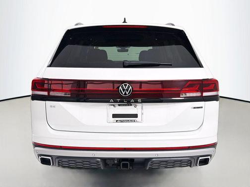 Opal White Pearl 2026 Volkswagen Atlas Peak Edition