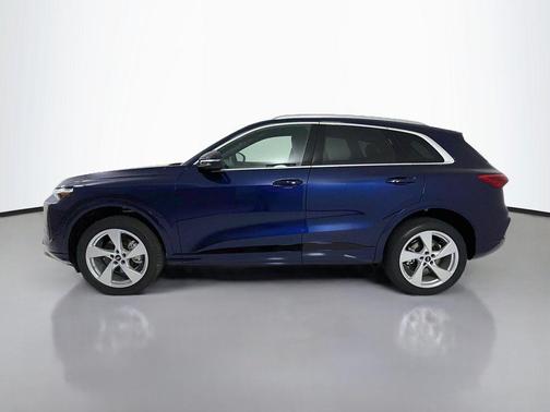 Navarra Blue Metallic 2026 Audi Q5 Premium Plus TFSI quattro S tronic