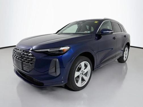 Navarra Blue Metallic 2026 Audi Q5 Premium Plus TFSI quattro S tronic