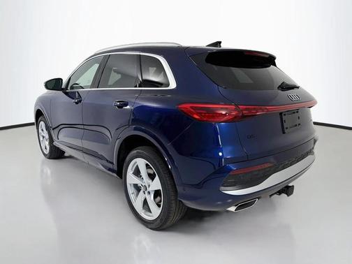 Navarra Blue Metallic 2026 Audi Q5 Premium Plus TFSI quattro S tronic