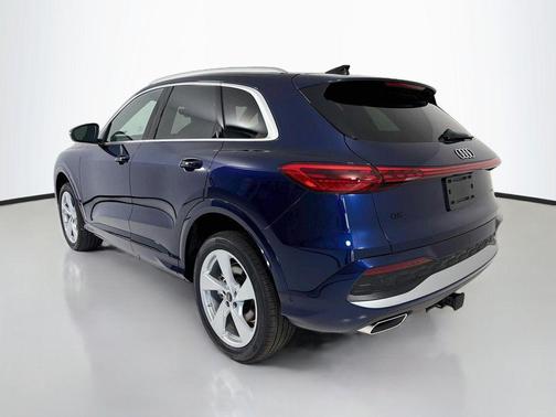 Navarra Blue Metallic 2026 Audi Q5 Premium Plus TFSI quattro S tronic