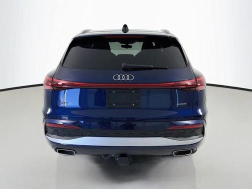 Navarra Blue Metallic 2026 Audi Q5 Premium Plus TFSI quattro S tronic