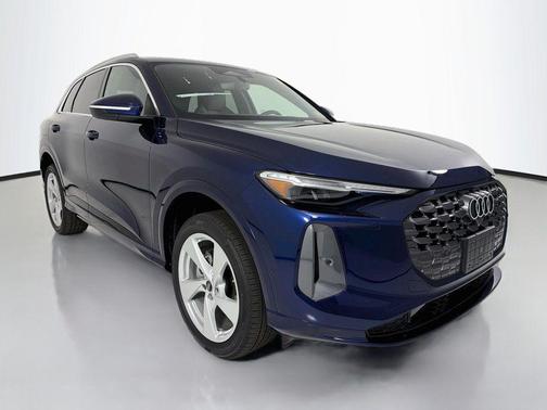 Navarra Blue Metallic 2026 Audi Q5 Premium Plus TFSI quattro S tronic