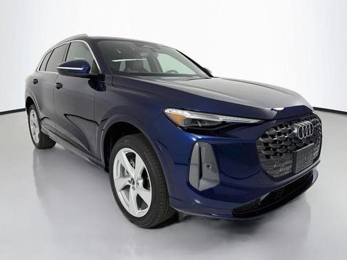 Navarra Blue Metallic 2026 Audi Q5 Premium Plus TFSI quattro S tronic