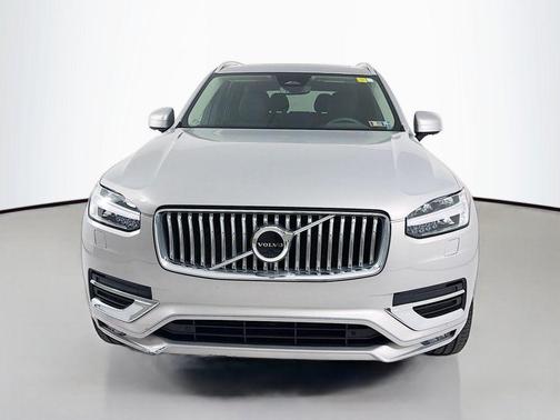 Silver Dawn Metallic 2023 Volvo XC90 B6 Plus 7-Seater