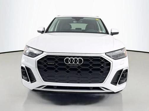 Glacier White Metallic 2023 Audi Q5 45 S line Prestige