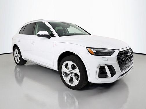 Glacier White Metallic 2023 Audi Q5 45 S line Prestige