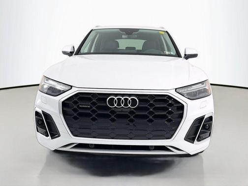 Glacier White Metallic 2023 Audi Q5 45 S line Prestige