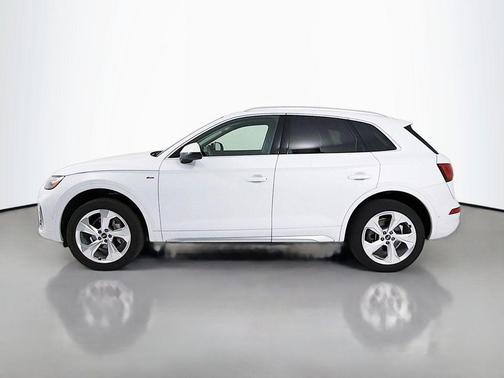 Glacier White Metallic 2023 Audi Q5 45 S line Prestige