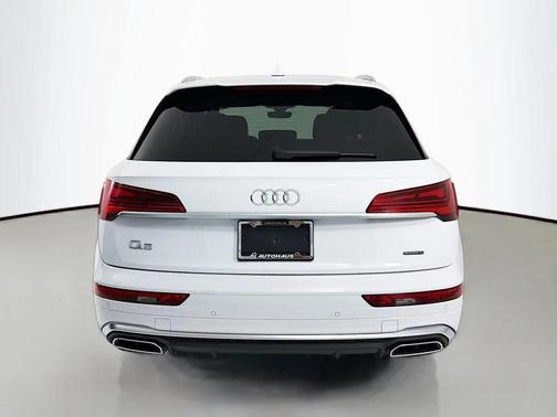 Glacier White Metallic 2023 Audi Q5 45 S line Prestige