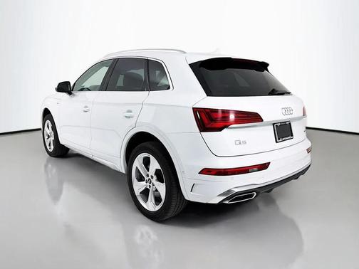 Glacier White Metallic 2023 Audi Q5 45 S line Prestige