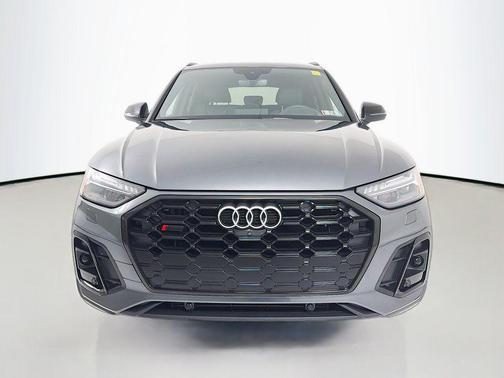 Daytona Gray Pearl Effect 2024 Audi SQ5 3.0T Prestige