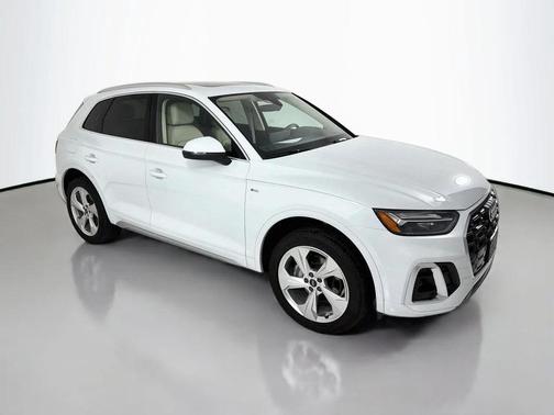Glacier White Metallic 2023 Audi Q5 45 S line Premium Plus