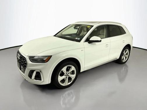 Glacier White Metallic 2023 Audi Q5 45 S line Premium Plus