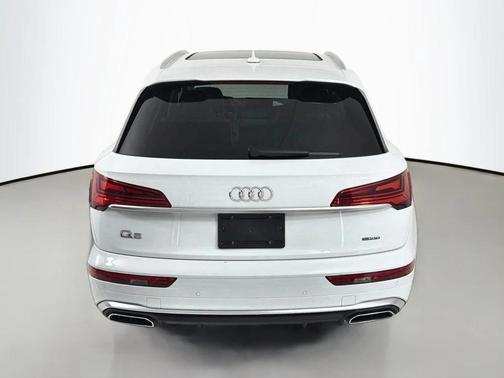 Glacier White Metallic 2023 Audi Q5 45 S line Premium Plus