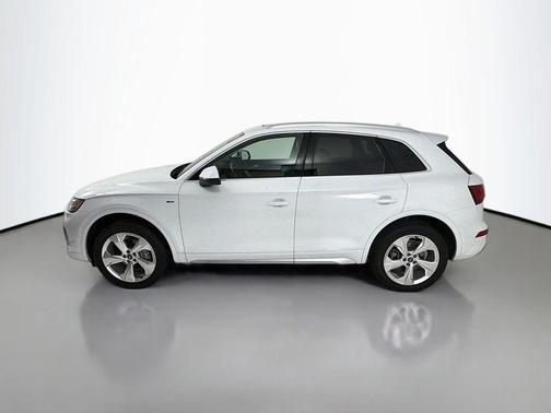 Glacier White Metallic 2023 Audi Q5 45 S line Premium Plus