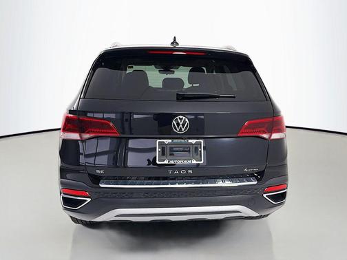 Deep Black Pearl 2023 Volkswagen Taos 1.5T SE
