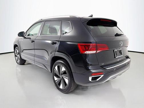 Deep Black Pearl 2023 Volkswagen Taos 1.5T SE
