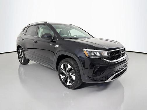 Deep Black Pearl 2023 Volkswagen Taos 1.5T SE