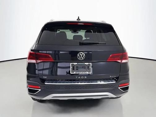 Deep Black Pearl 2023 Volkswagen Taos 1.5T SE
