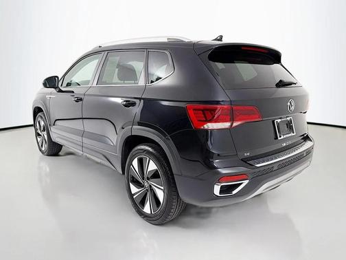 Deep Black Pearl 2023 Volkswagen Taos 1.5T SE
