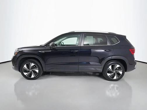 Deep Black Pearl 2023 Volkswagen Taos 1.5T SE