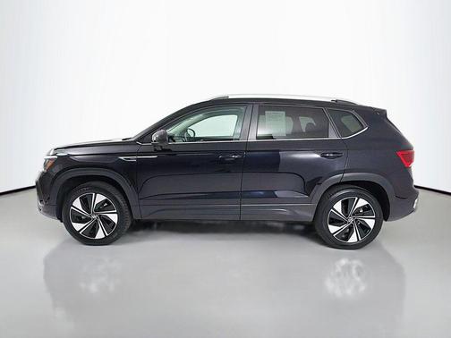 Deep Black Pearl 2023 Volkswagen Taos 1.5T SE