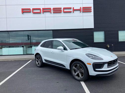 2024 Porsche Macan Base (PDK)