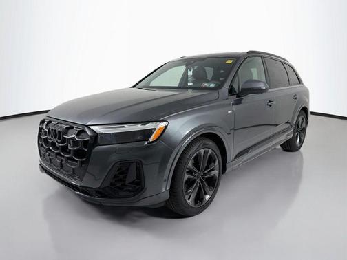 Daytona Gray Pearl Effect 2026 Audi Q7 55 Premium Plus