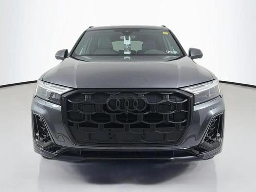 Daytona Gray Pearl Effect 2026 Audi Q7 55 Premium Plus