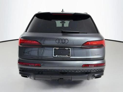 Daytona Gray Pearl Effect 2026 Audi Q7 55 Premium Plus