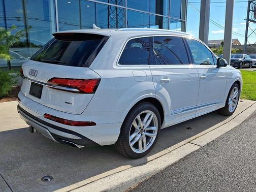2025 Audi Q7 55 Premium Plus