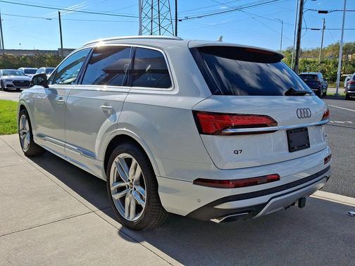 2025 Audi Q7 55 Premium Plus